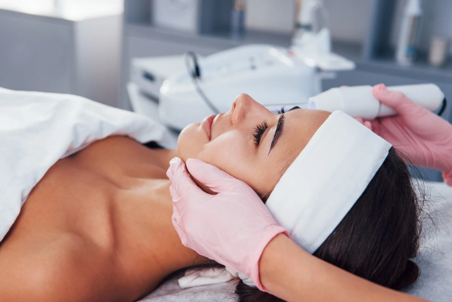 Why Millennials & Gen Z are Choosing Laser Treatment in Bilaspur Over Creams
