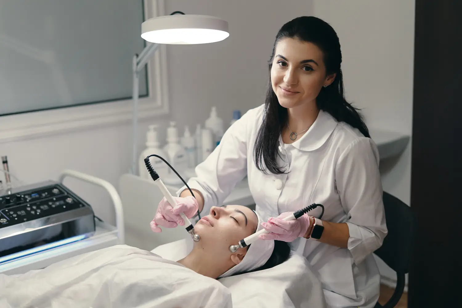 How to Choose the Right Skin Doctor in Bilaspur: Your Complete Guide to Expert Skin, Hair and Nail Care
